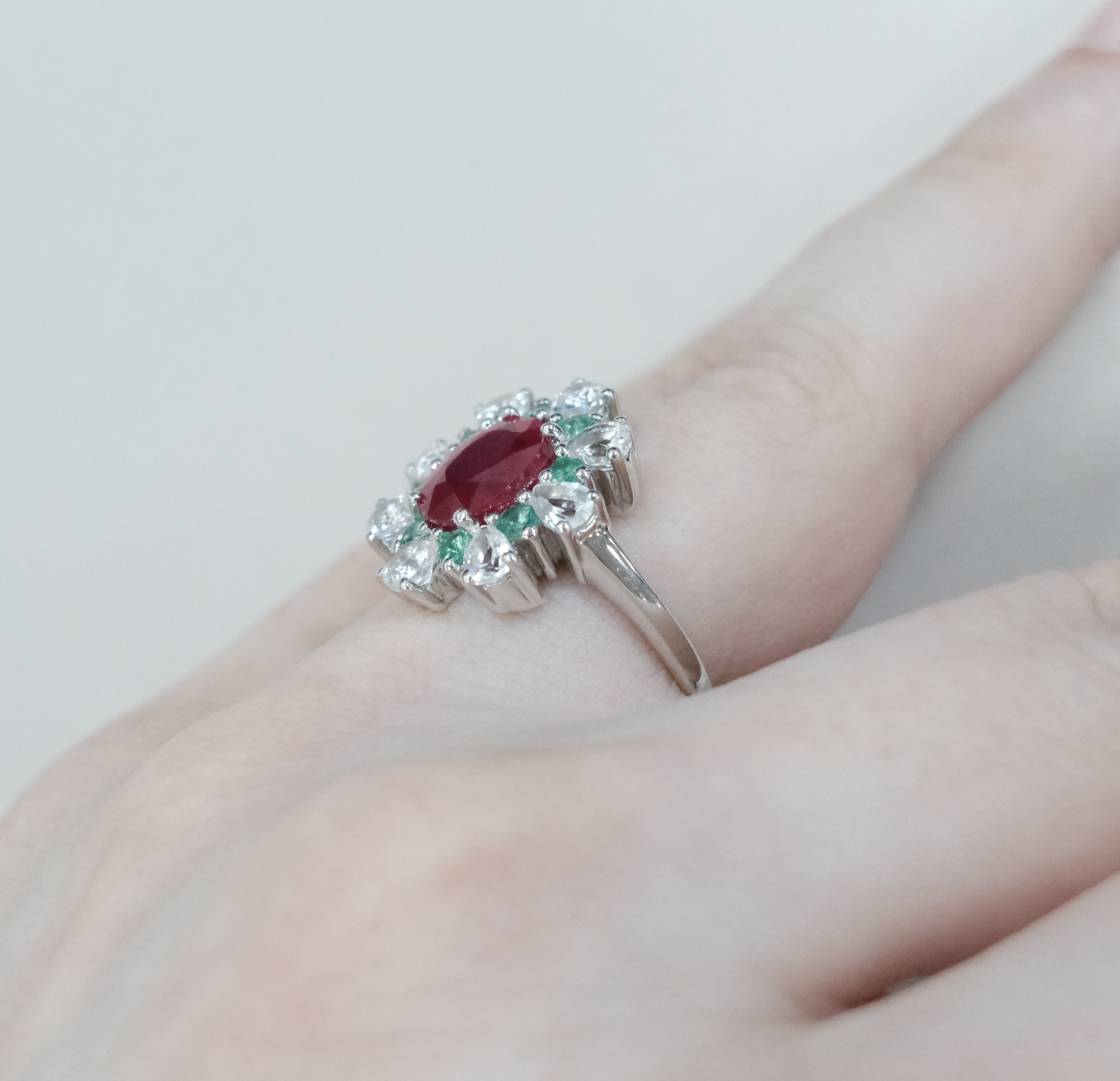 Серебряное кольцо с рубином